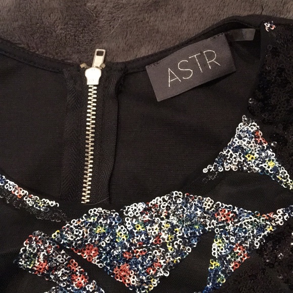 ASTR Sequin Top - Picture 3 of 4